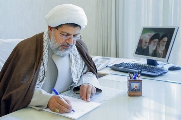 توکل بر خدا و ایمان، عامل اصلی پیروزی بر توطئه‌های دشمن و اقتدار نظام