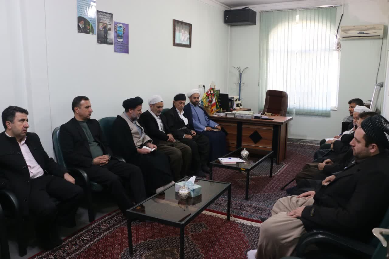 تیم رصد هلال ماه رمضان در تپه شهدای گمنام کامیاران مستقرمی‌شوند