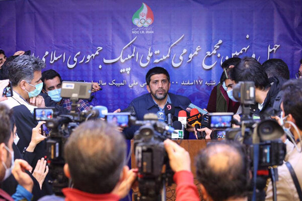 تیم سوم را به بازیهای آسیایی می‌فرستم/ مثل بعضی با وزیر نمی‌بندم!