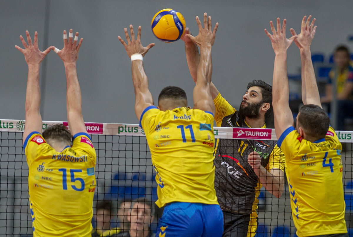 تیم والیبال شهداب یزد از سد راهیاب ملل مریوان گذشت