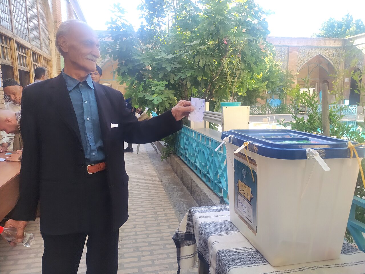 ثبت نخستین «رای» در مسجد جامع سنندج