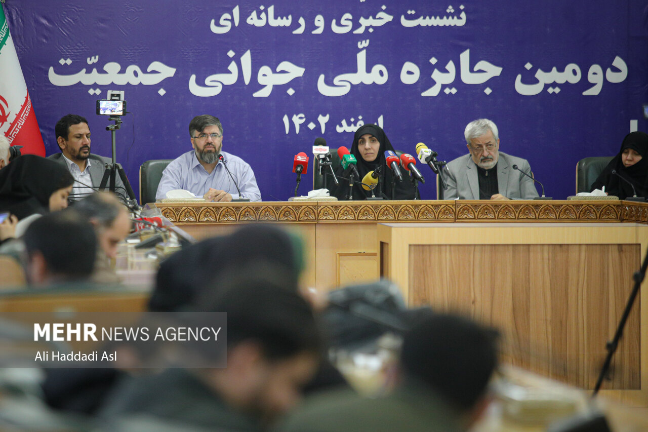 ثروتآفرینی و جوانی جمعیت دو بال پیشرفت کشور