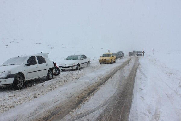 جاده‌های آذربایجان غربی لغزنده هستند/لزوم همراه داشتن زنجیر
چرخ