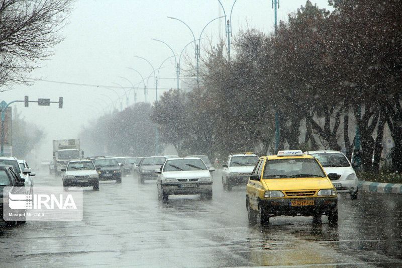 جاده‌های مازندران بارانی و لغزنده است