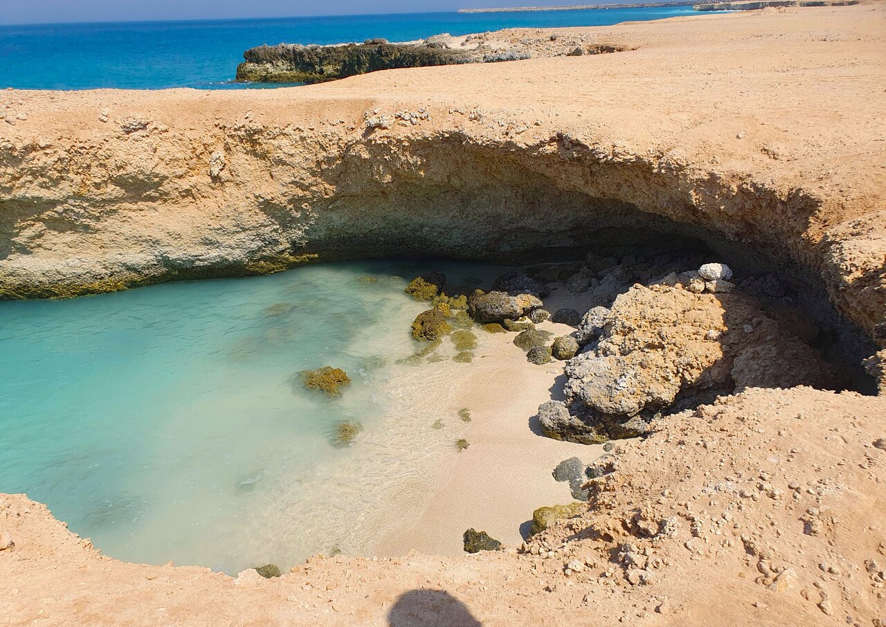 جاذبههای جزیره کوچک «شاخاب پارس»/ساحل صدفی و قلب آبی هندروابی