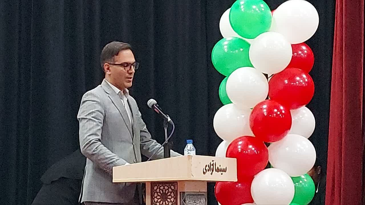 جایگاه معلم در همه جوامع بالا است