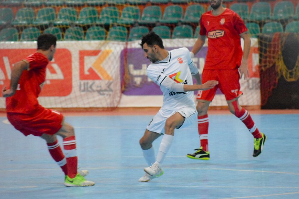 جدال تیم فوتسال کراپ برای خروج از بحران