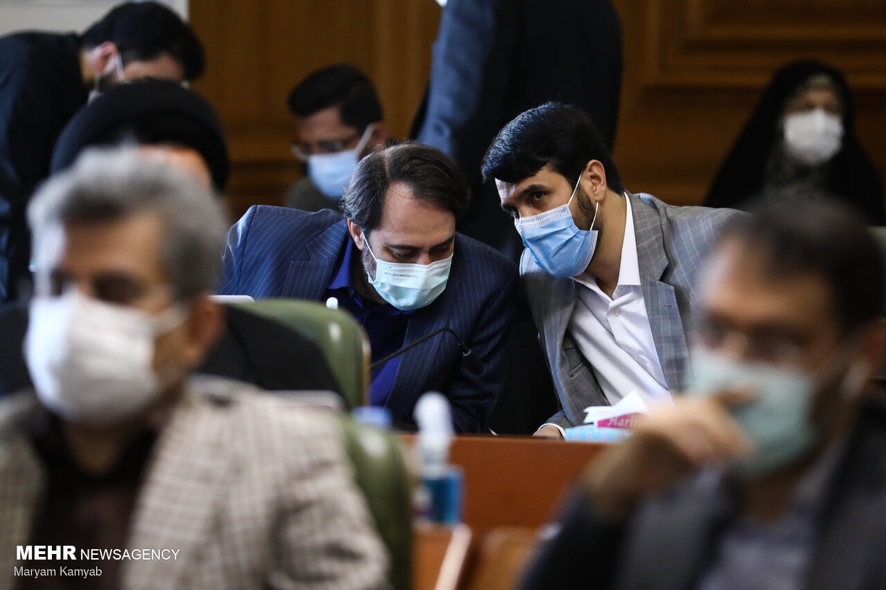 جدال لفظی اعضای شورا بر سر یک تبصره