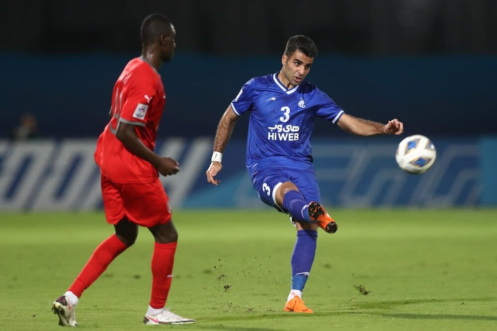 جدایی مرادمند از استقلال قطعی شد/ عکسها با پیراهن آبی حذف شد!