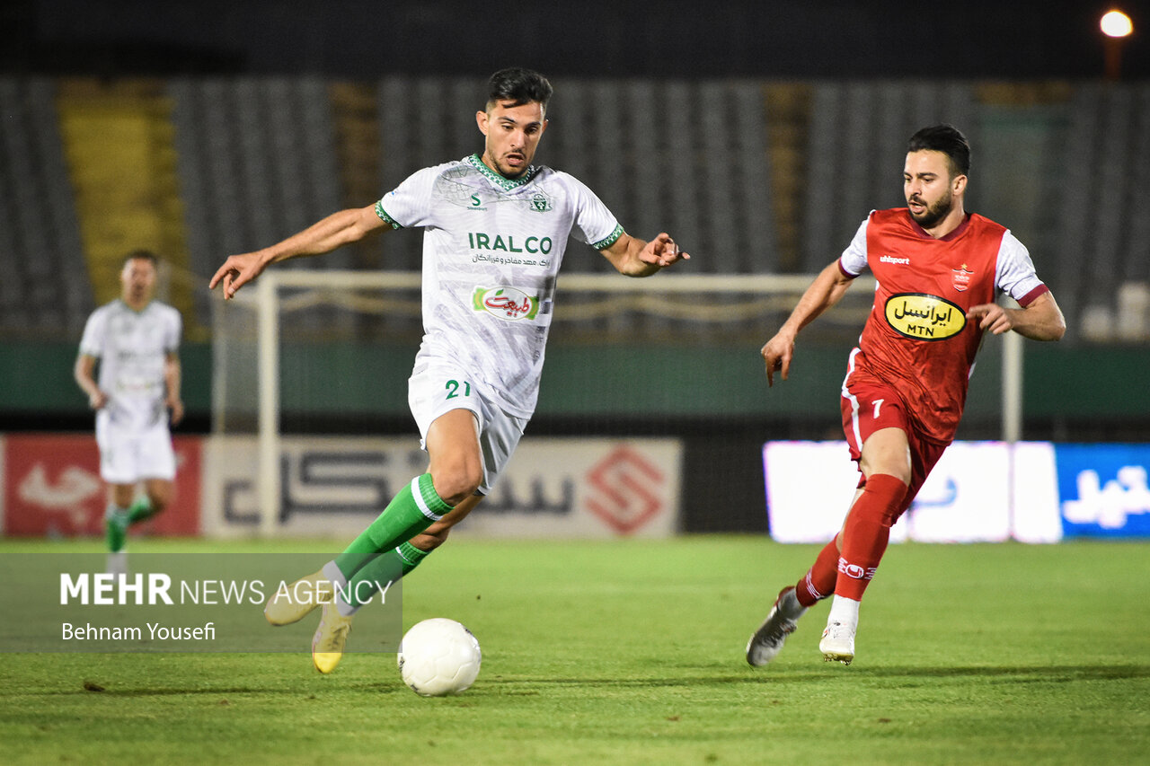 جر و بحث ملی پوشان پرسپولیس/ شعار قهرمانی زنان