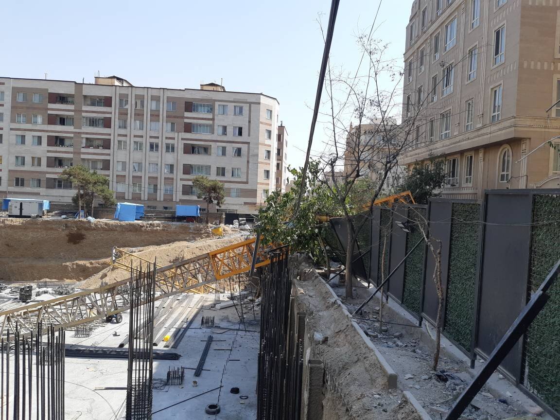 جزئیات سقوط جرثقیل از یک ساختمان ۵ طبقه در تهران