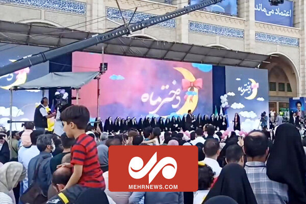 جشن دخترماه به یاد دختر کاپشن صورتی در نمایشگاه کتاب تهران