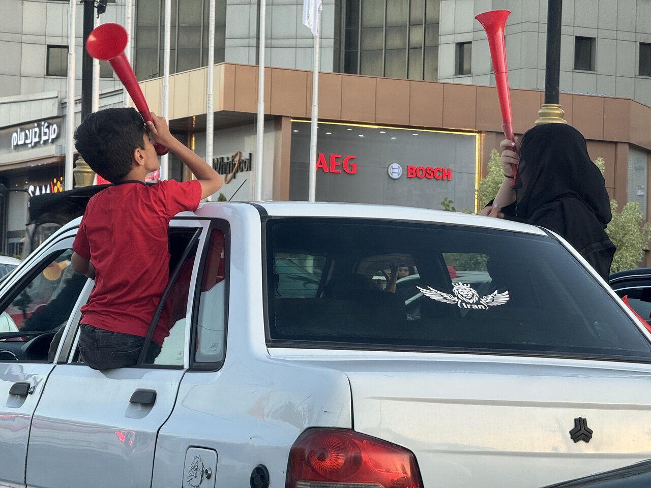 جشن قهرمانی تراکتور در خیابان‌های تبریز