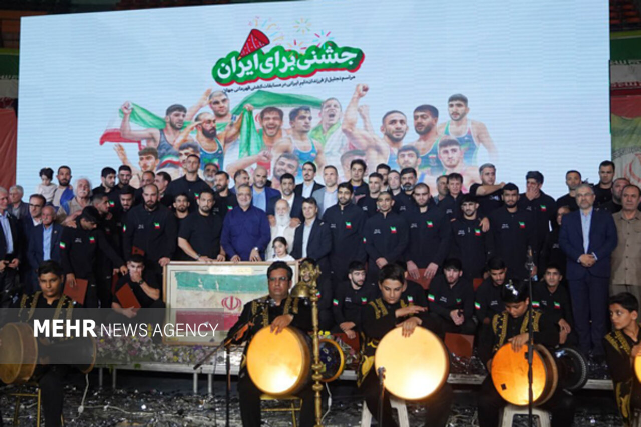 جشن ملی برای تکمیل موفقیت تاریخی؛ تجلیل از شادی‌آفرینان مردم ایران