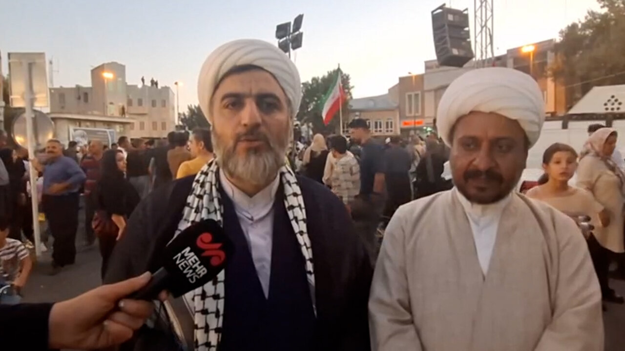 جشن میلاد پیامبر(ص) در سنندج جلوه وحدت امت اسلامی است