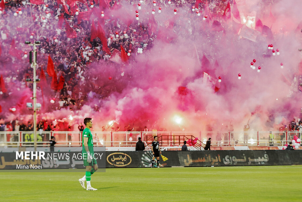 جشن و سرور هواداران تیم فوتبال تراکتور در ارومیه