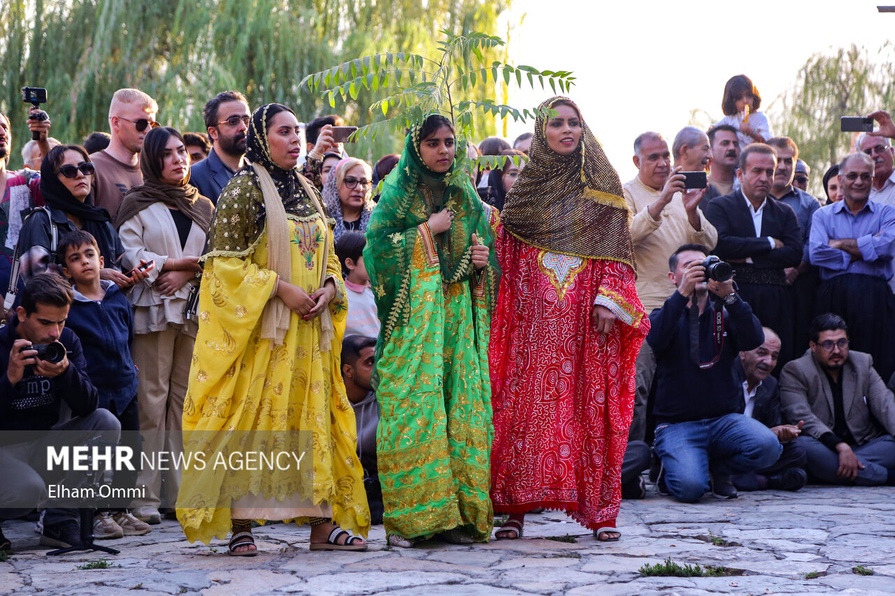 جشنواره تئاتر خیابانی مریوان؛ نماد بلوغ هنری و تبادل فرهنگی بینالمللی