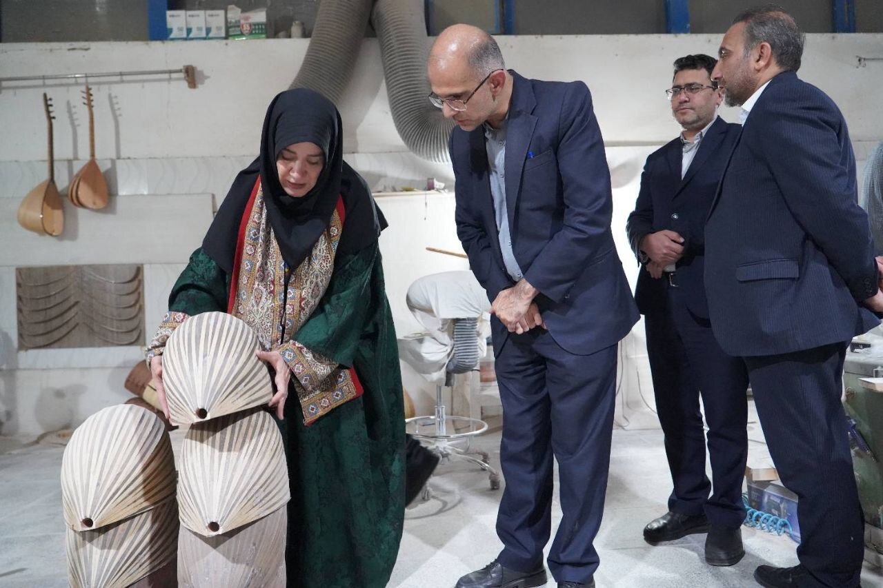 جلالی:اتحادیه صادرکنندگان صنایع‌دستی کشور تشکیل شود