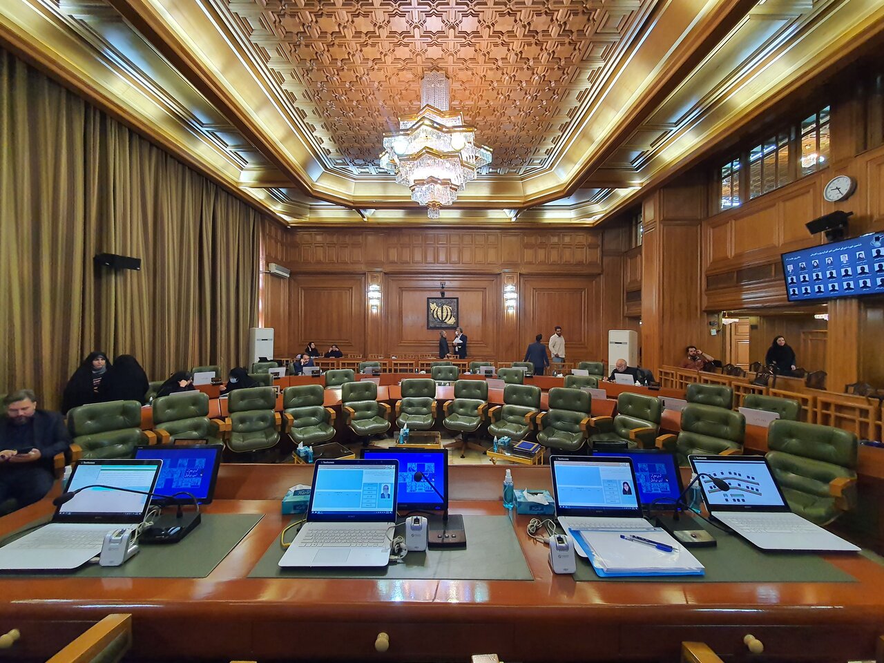جلسه زاکانی با اعضای شورای شهر صحن علنی را به تاخیرانداخت