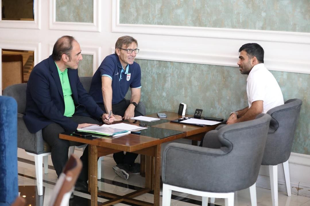 جلسه سرمربی تیم امید با دستیار ایتالیایی امیر قلعه‌نویی