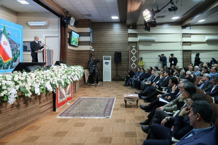 جلسه شورای برنامهریزی و توسعه کردستان با حضور پزشکیان