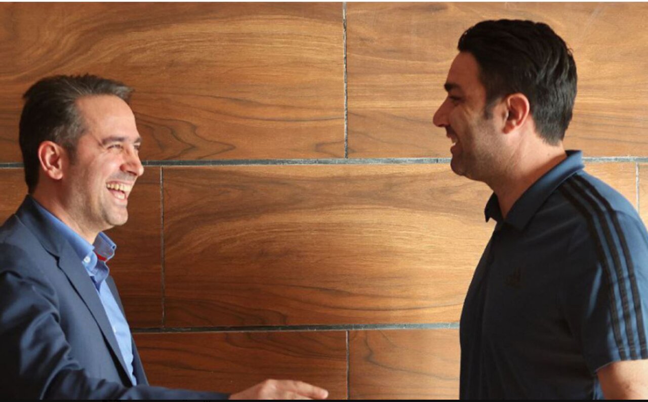 جلسه علی خطیر با اعضای تیم فوتبال استقلال قبل ازدربی