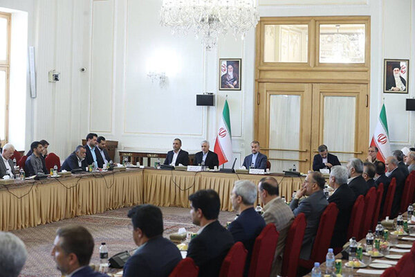 جلسه وزیر ورزش و روسای فدراسیونها با وزیر امورخارجه