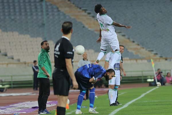 جلوگیری از ورود گزارشگر و نیمکت نشینی مهدیپور برای دربی