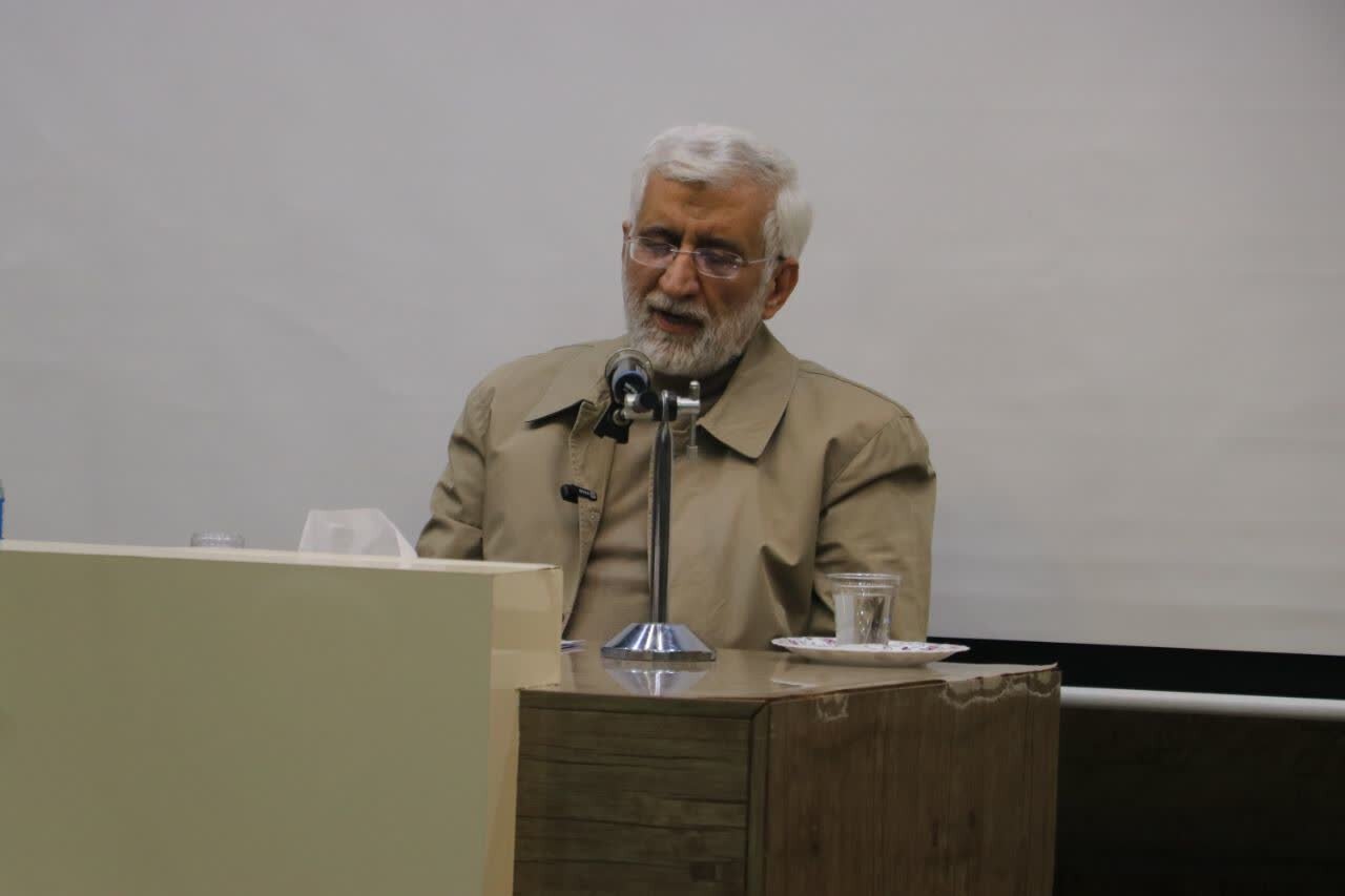 جلیلی: همه در قبال کمک به دولت وظیفه داریم؛ روایت درست بیان شود