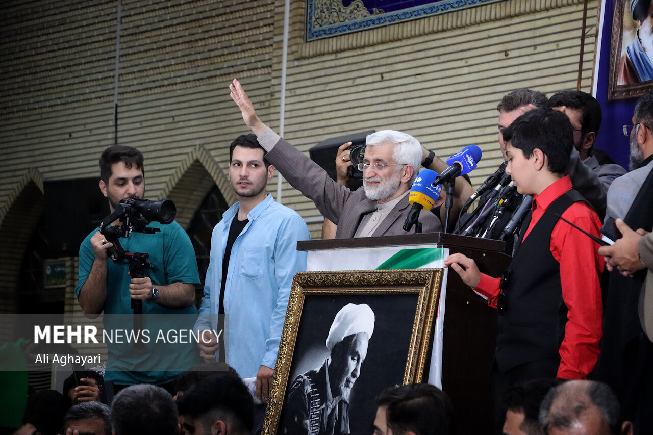 جلیلی: پزشک اگر تشخیص درست ندهد، تجویزش هم غلط است