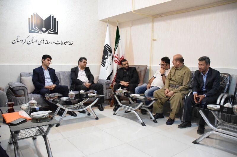 جمعی از مدیران کردستان از خانه مطبوعات بازدید کردند