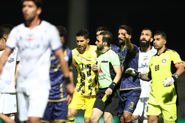 جنجال‌ها و اخراج ساپینتو به ضرر استقلال است/ از فولاد غافل نشویم