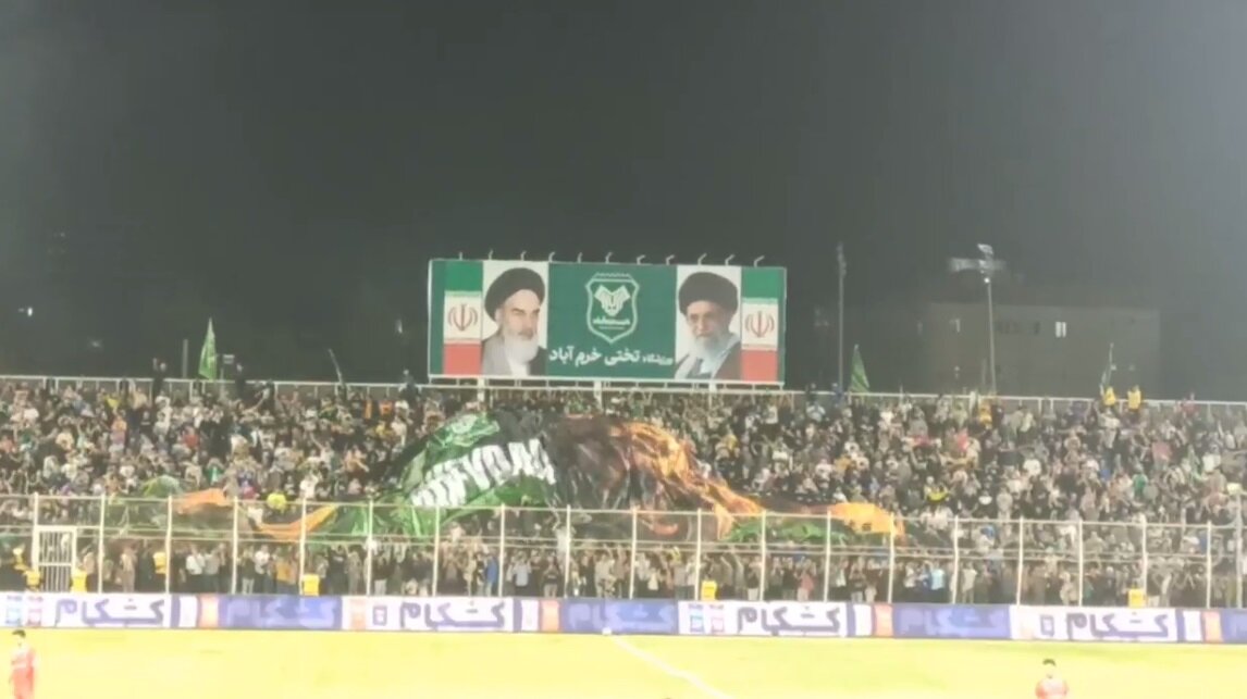 جو ورزشگاه تختی خرم‌آباد در پایان بازی با پرسپولیس