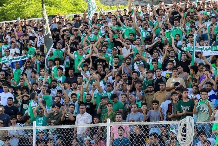 جو پرشور و هیجان ورزشگاه تختی خرم‌آباد از زاویه دوربین مهر