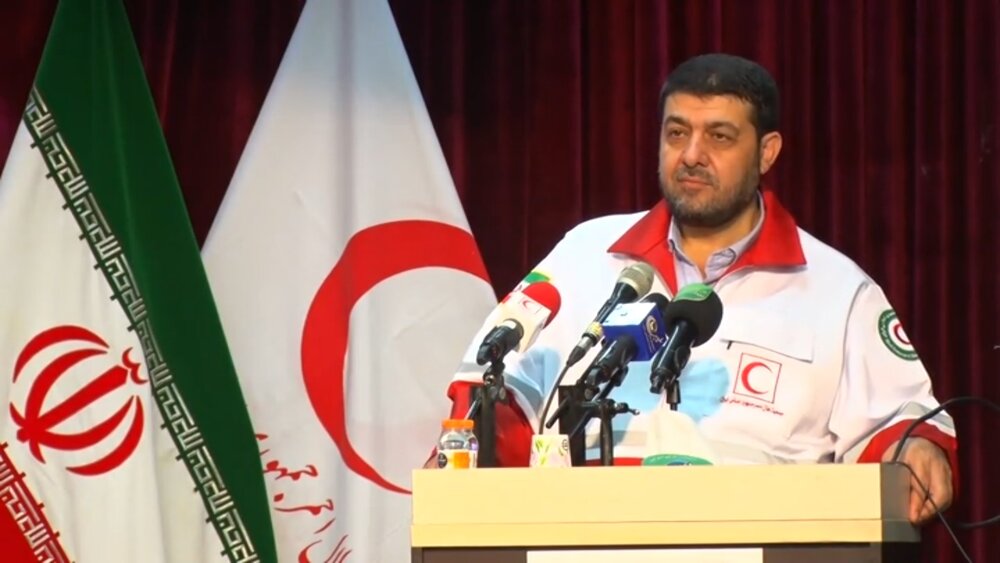 جوانان هلال احمر در خط مقدم خدمت رسانی به زائران امام رضا(ع)