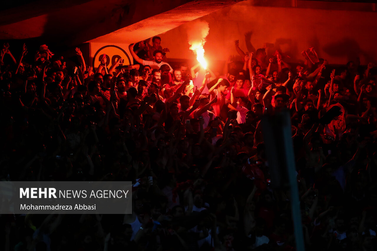 جولان دلالها در بازار سیاه/ بلیت فروشی دربی در سطح شهرتهران!