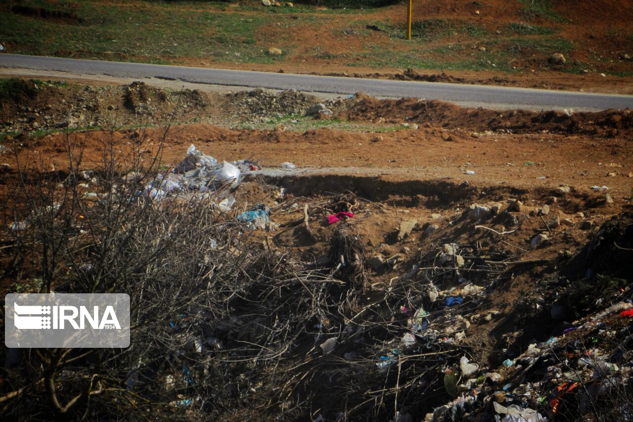 حاشیه جادههای مازندران در محاصره زباله