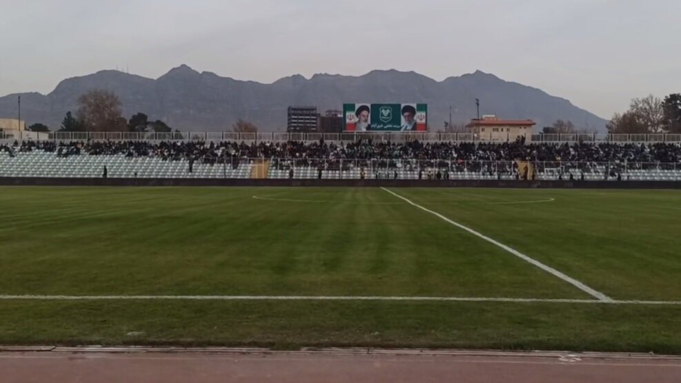 حال و هوای ورزشگاه تختی خرمآباد ۳ ساعت مانده به بازی با استقلال