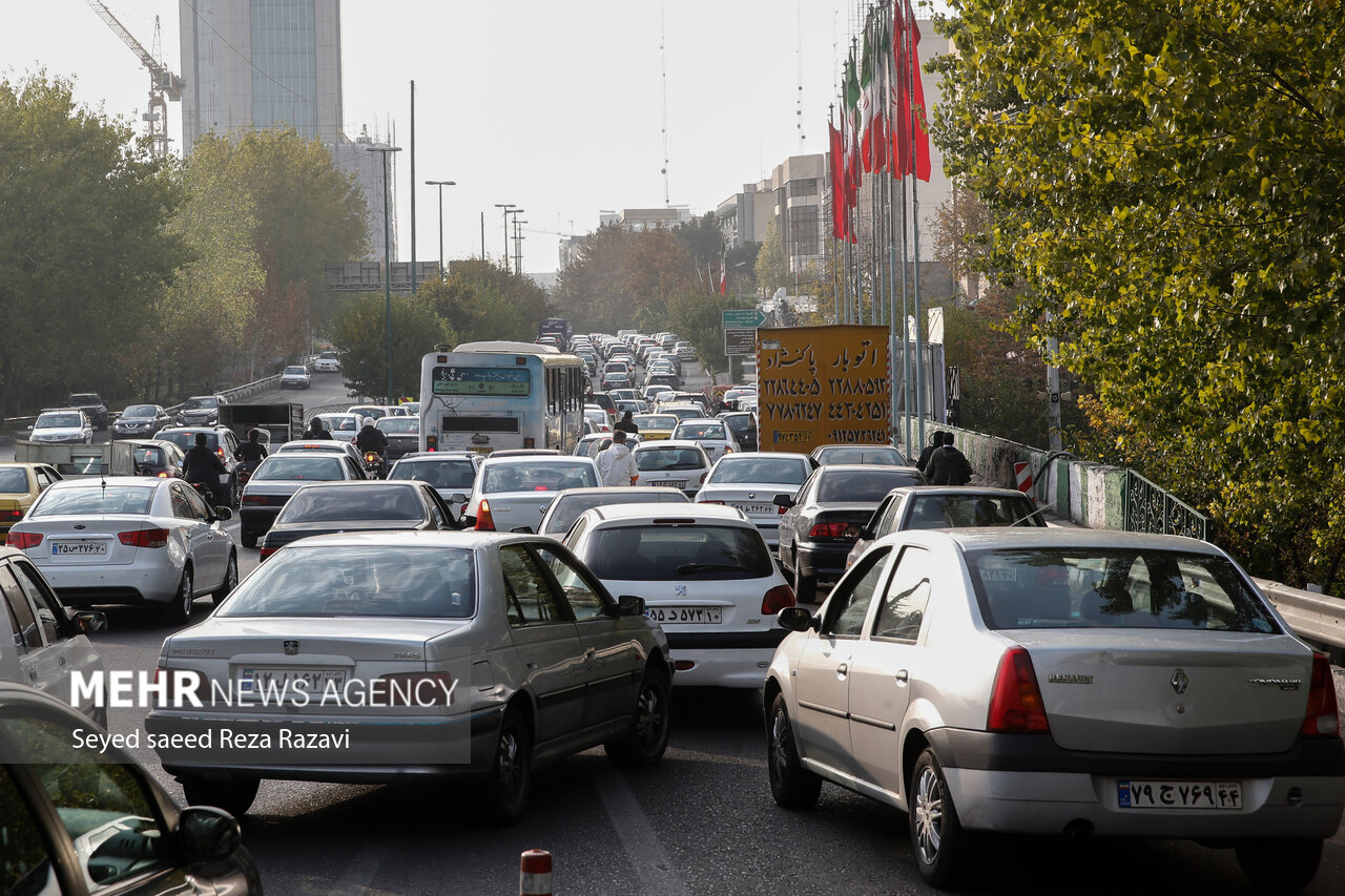 حجم بالای ترددها و شروع ترافیک در معابر شهر تهران