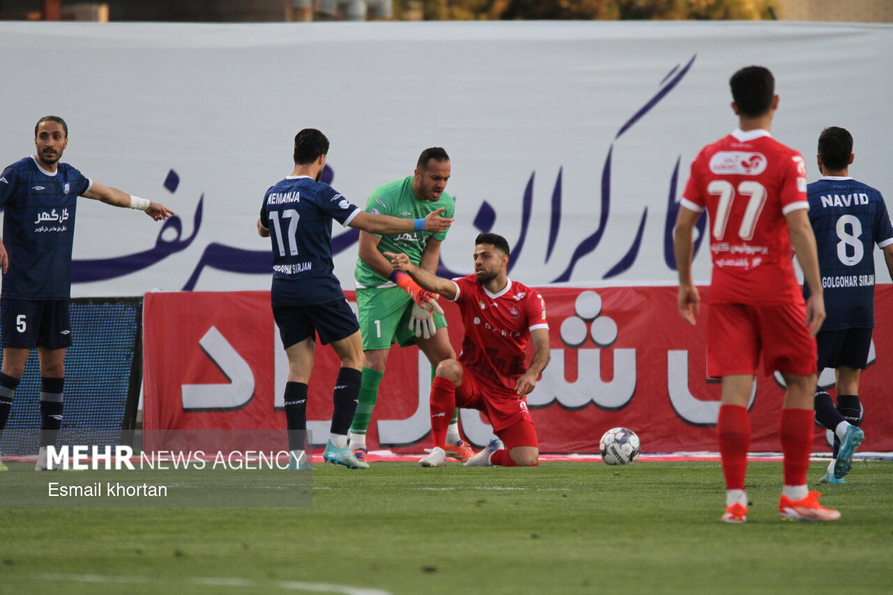 حدادی روی اعصاب هواداران راه می‌رود/ اوسمار همچنان سرمربی پرسپولیس!