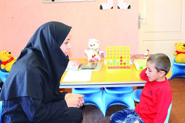 حرف نزدن با کودکان عامل اصلی مشکلات گفتاری