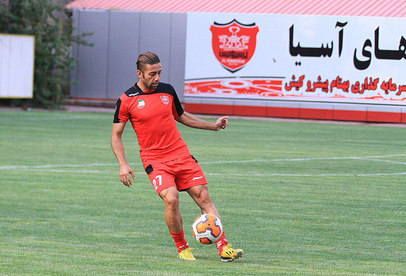 حرفهای قلعهنویی خندهدار بود/ با پرسپولیس شبانه قرارداد
بستم