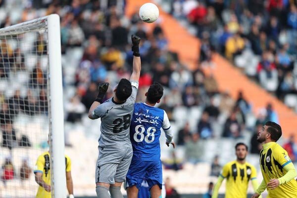 حرکت استقلال به صدر با پیکان در زمین لغزنده/ آبی ها «سُر»نخورند!