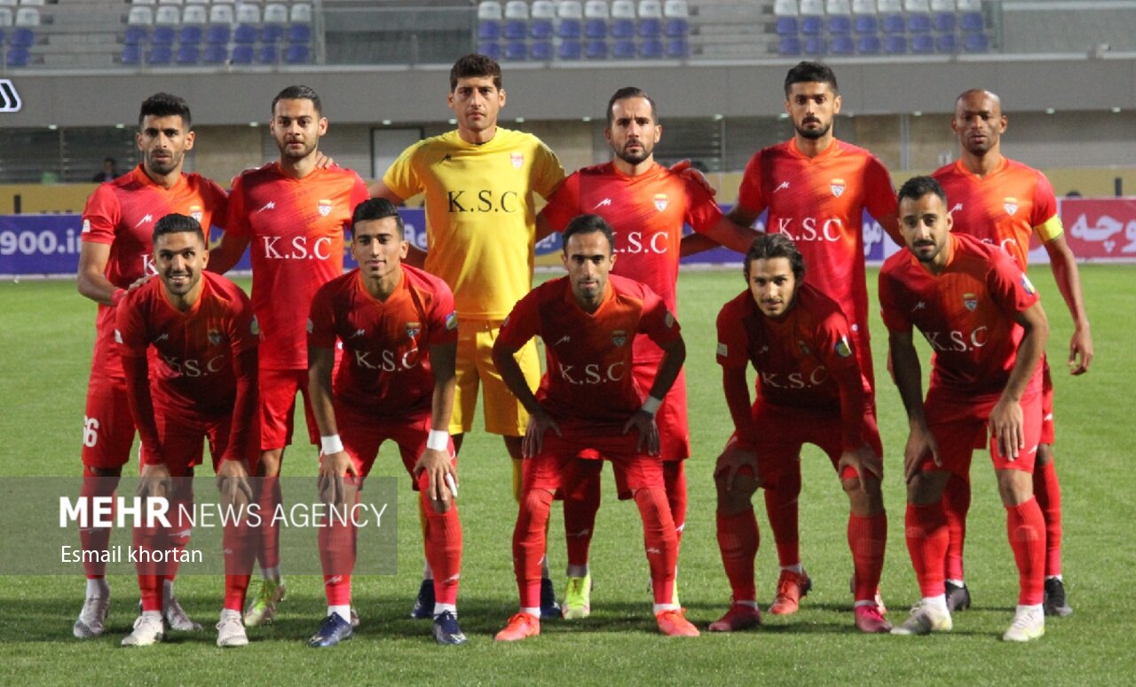 حریف ما را غافلگیر کرد/ بازیکن اصلی و ذخیره در فولاد وجود ندارد