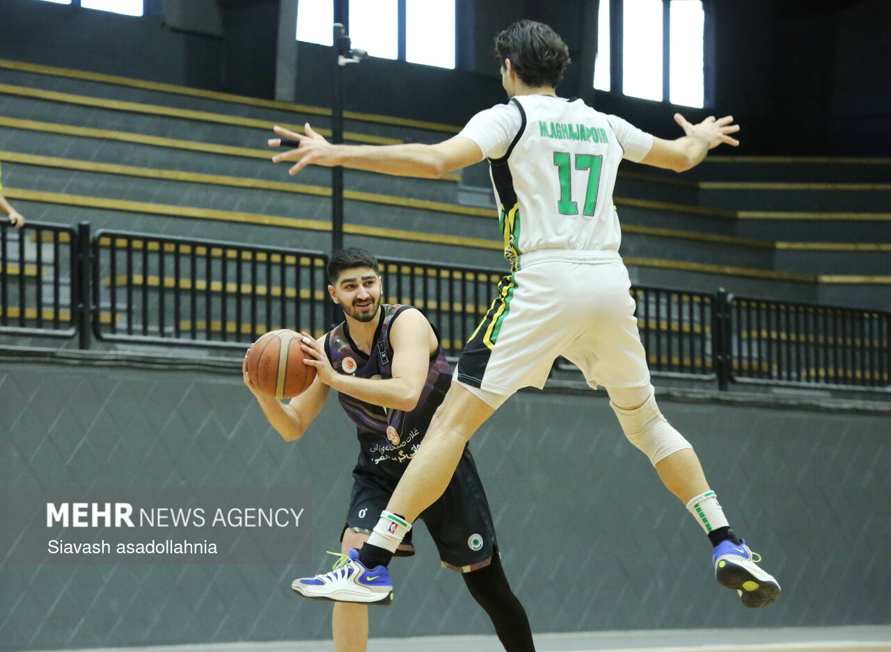 حریفان نفت و کاله صدتایی شدند/ صدر جدول تغییر کرد