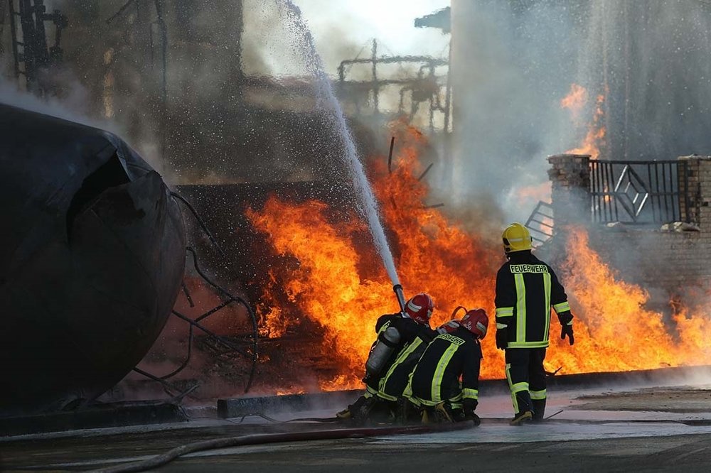 حریق در شرکت «حایرفام» اصفهان اطفا شد/ گازگرفتگی ۸نفر