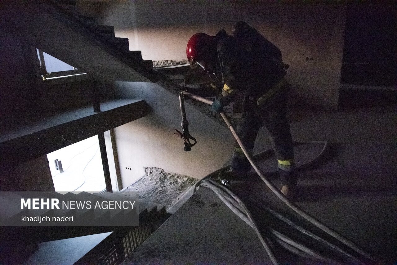 حریق یک واحد صنفی خودرو در شهرک غرب سمنان