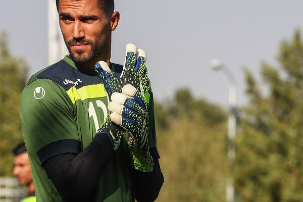 حسینی همچنان دروازهبان شماره یک استقلال