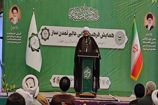حضرت محمد(ص) محور اصلی وحدت بین مسلمانان به شمار می
رود