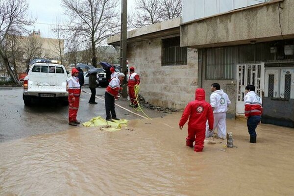 حضور امدادگران در سیل کاشان